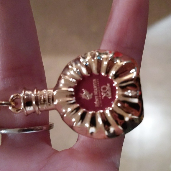 🛒$3 with bundle Remy Martin Goldtone keychain - Picture 3 of 5